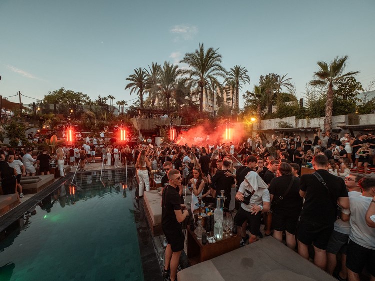 Вечеринка в Mogli VIP ночном клубе в Marbella. Найти промоутеров для списка гостей в Clubbable