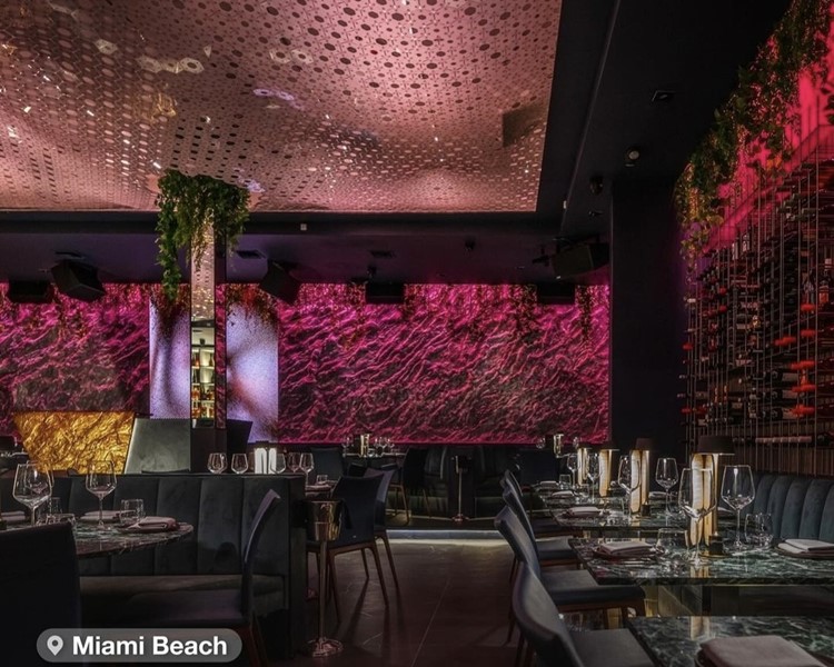 Soirée dans la boîte Mona Club VIP à Miami. Trouvez des promoteurs pour la liste des invités sur Clubbable