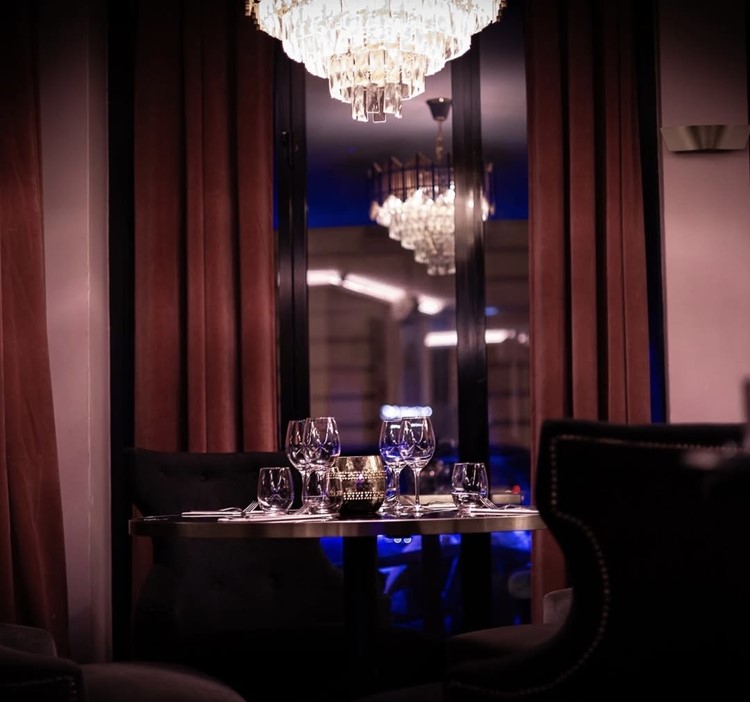 Party at Monak VIP nightclub in Paris. Find promoters for guest list in Clubbable