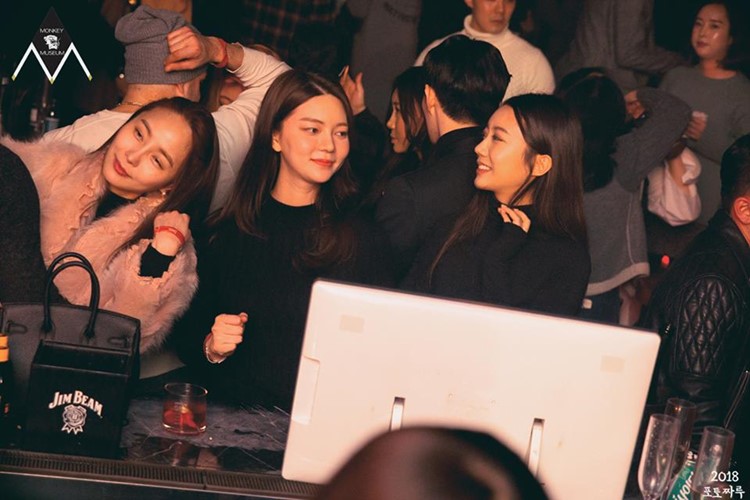 Monkey Museum nightclub Seoul sexy girls bar view dresscode having fun nightout drinks