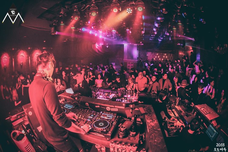 Monkey Museum nightclub Seoul dj mixing music edm fun night