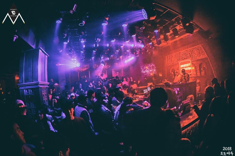 Monkey Museum nightclub Seoul crowd having fun go out dance floor music show lights clubbing lounge area