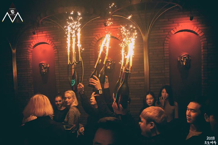 Monkey Museum nightclub Seoul bottle service table reservation booking expensive bottles champagne rum vodka gin celebrate