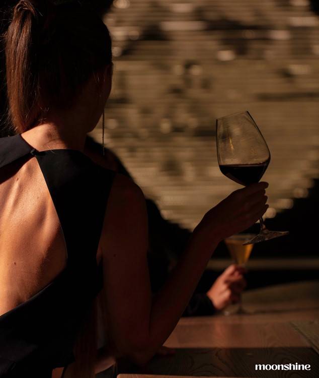 Soirée dans la boîte Moonshine VIP à Dubai. Trouvez des promoteurs pour la liste des invités sur Clubbable