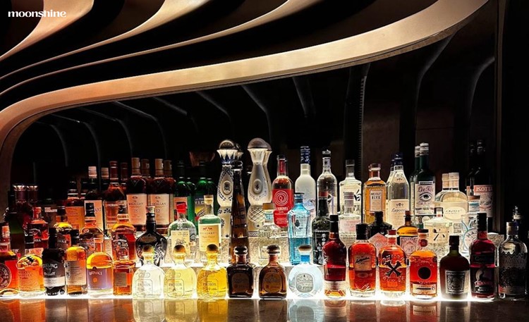 Soirée dans la boîte Moonshine VIP à Dubai. Trouvez des promoteurs pour la liste des invités sur Clubbable