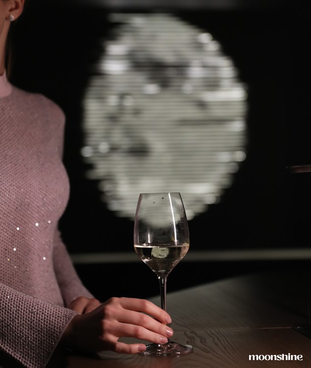 Soirée dans la boîte Moonshine VIP à Dubai. Trouvez des promoteurs pour la liste des invités sur Clubbable