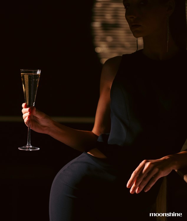 Soirée dans la boîte Moonshine VIP à Dubai. Trouvez des promoteurs pour la liste des invités sur Clubbable