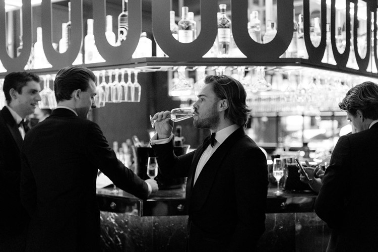 Motel Particulier club Marbella handsome man gentlemen bar drinks  