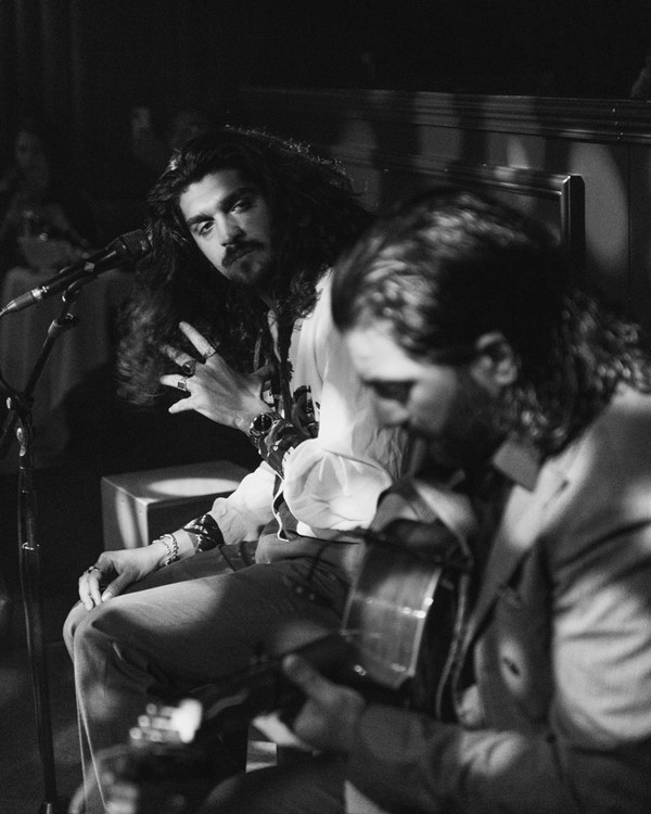 Motel Particulier club Marbella live music band singing playing instruments book VIP table now