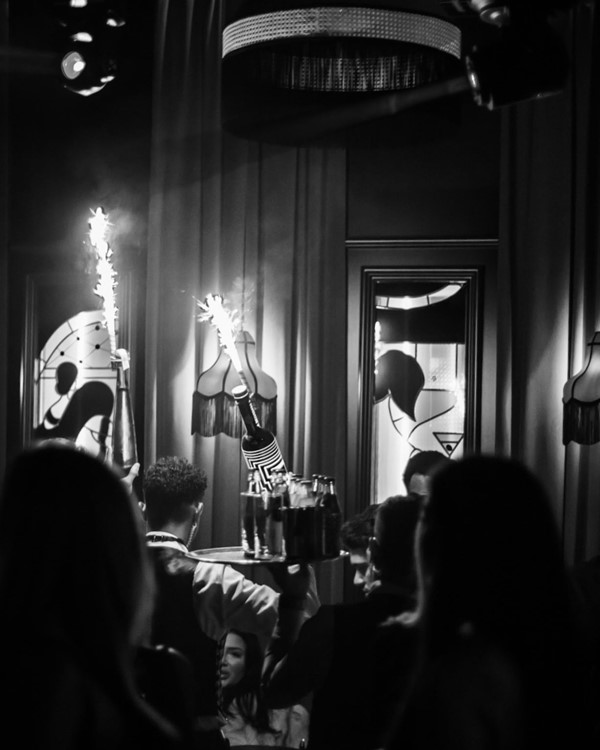 Motel Particulier club Marbella celebrate birthday hen stag bachelor parties champagne parade