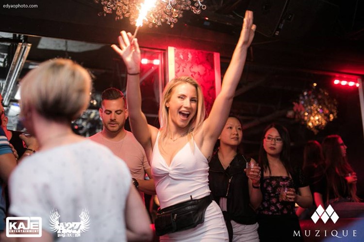 Muzique nightclub Montreal blonde girl having fun laughing