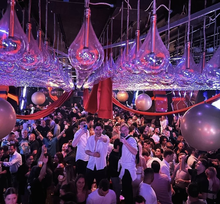 Soirée dans la boîte Mynt lounge VIP à Miami. Trouvez des promoteurs pour la liste des invités sur Clubbable