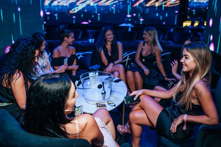 Nargui Five nightclub Dubai vip table celebrate hen birthday bachelor party vip book reserve now