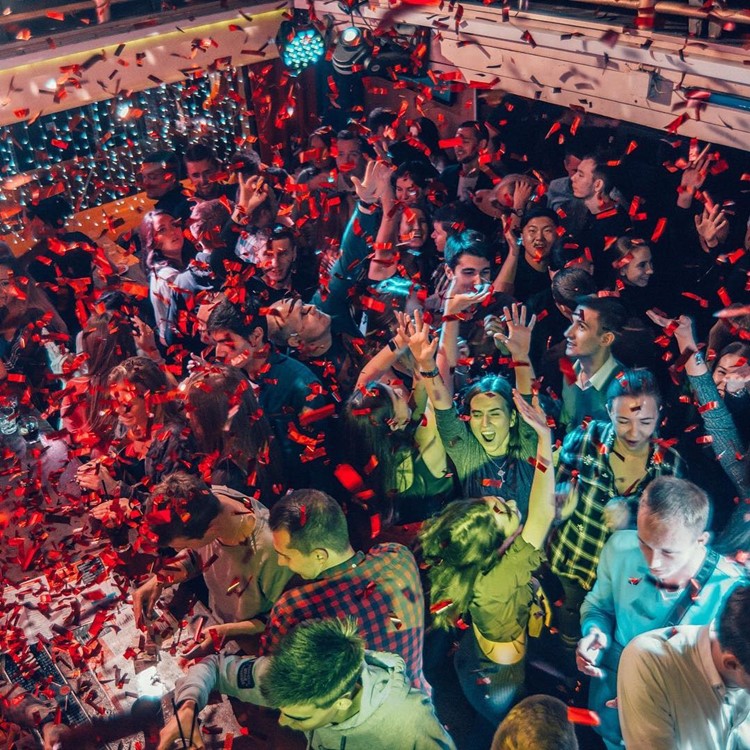 Nebar nightclub Saint Petersburg big party event people dancing music