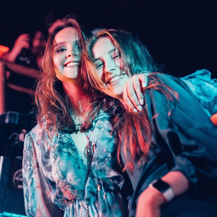 Nebar nightclub Saint Petersburg girls having fun party drinks pretty