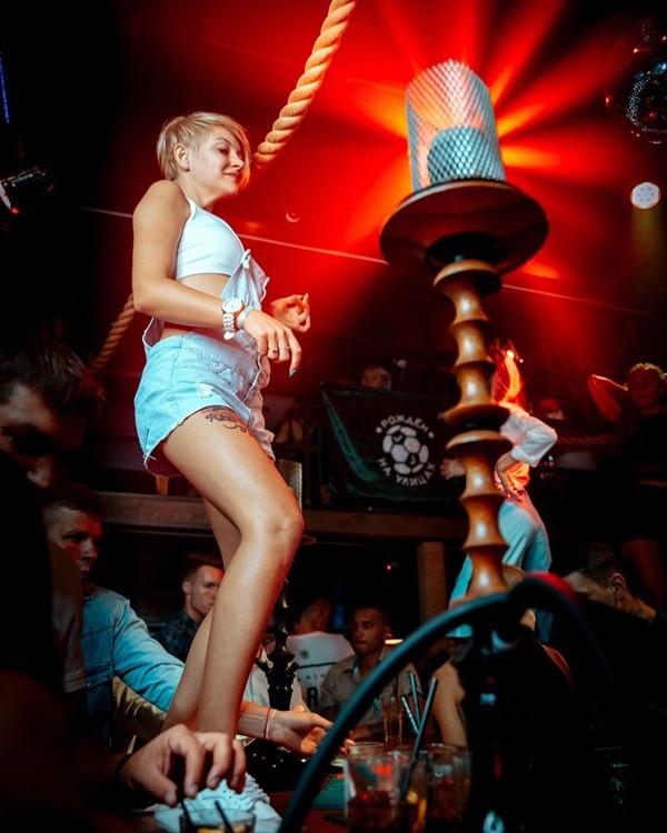 Nebar nightclub Saint Petersburg sexy girl dancing on table smoke area