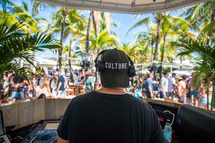 Nikki Beach beachclub Miami dj mixing music crowd dancing
