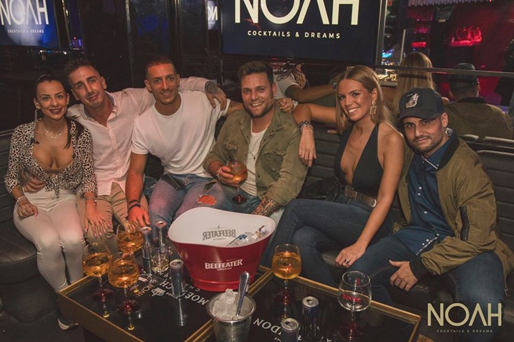 Noah nightclub Barcelona book your own vip table now reserve exclusive area champagne vodka rum gin alcohol bottles