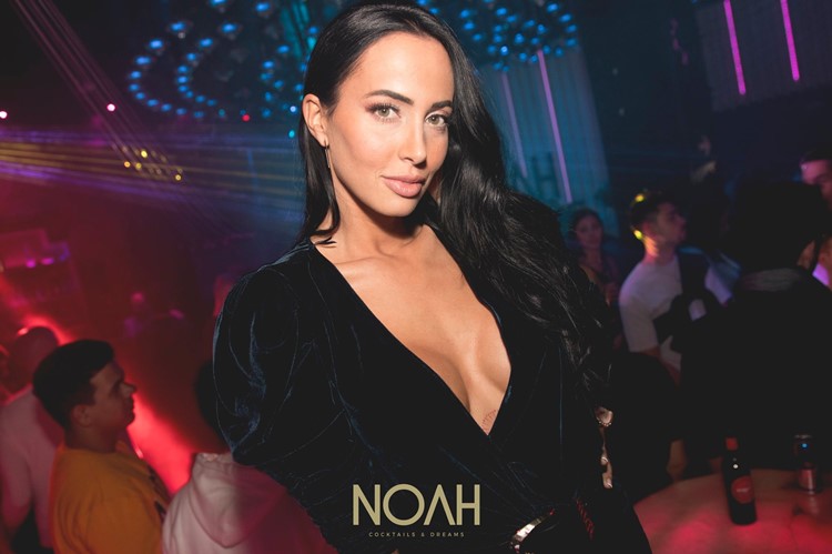 Noah nightclub Barcelona pretty brunette girl in black dress dresscode fun night party go out tonight clubbing