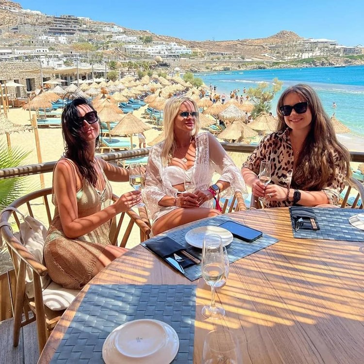 Noia club Mykonos book your vip table reserve lunch dinner party