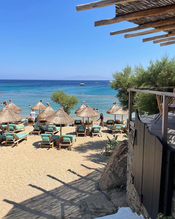 Noia club Mykonos beachclub book sunbed have fun daytime parties events