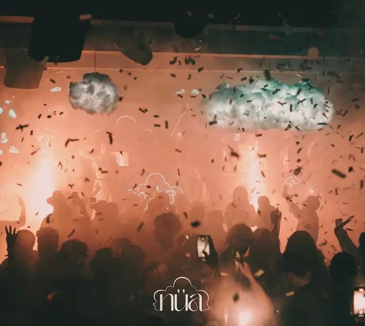 Party på Nua VIP nattklubb i Paris. Hitta promoters för gästlista i Clubbable