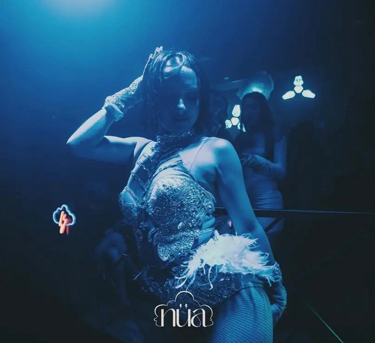 Party på Nua VIP nattklubb i Paris. Hitta promoters för gästlista i Clubbable