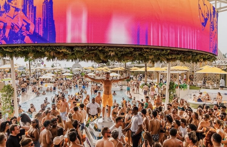 Soirée dans la boîte O Beach VIP à Dubai. Trouvez des promoteurs pour la liste des invités sur Clubbable