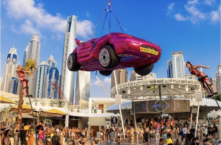 Soirée dans la boîte O Beach VIP à Dubai. Trouvez des promoteurs pour la liste des invités sur Clubbable