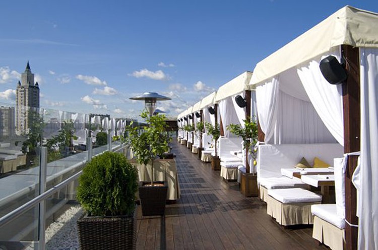 Party at Oblaka VIP nightclub in Moscow. Find promoters for guest list in Clubbable