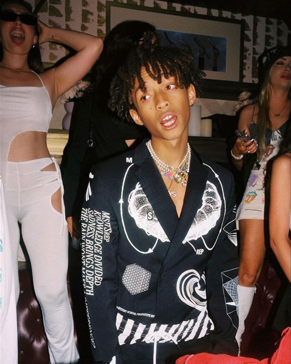 Offsunset nightclub LA famous celebrity Jaden Smith partying live concert event