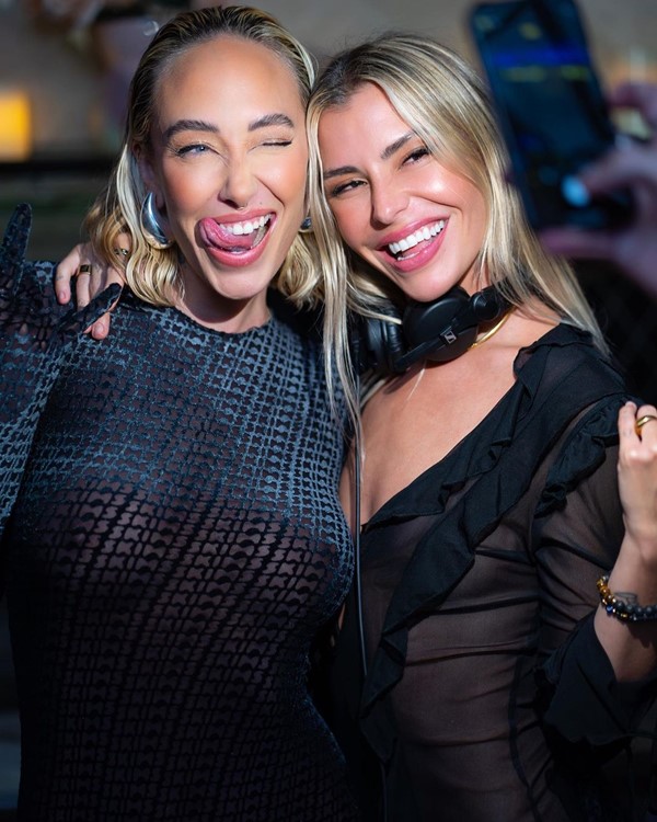 Offsunset nightclub LA pretty blonde girls influencers partying clubbing dancing drinking