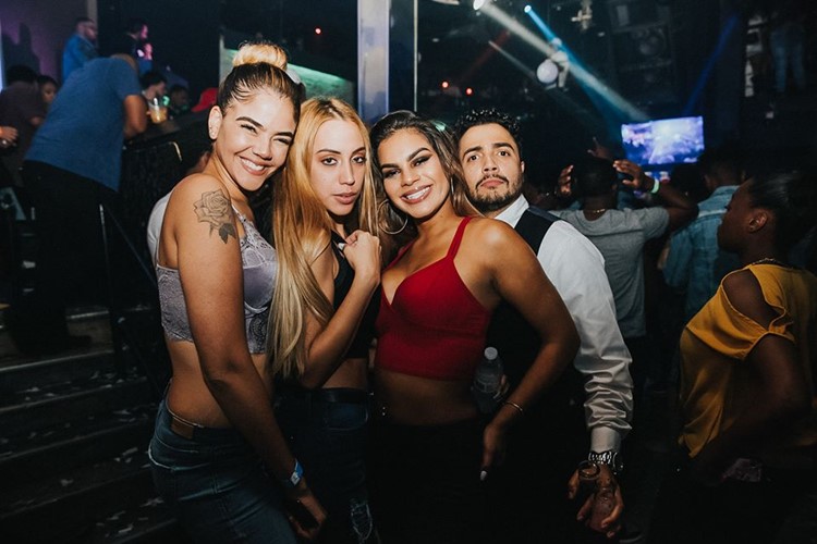 Ono nightclub Orlando party girls having fun partying drinking dancing