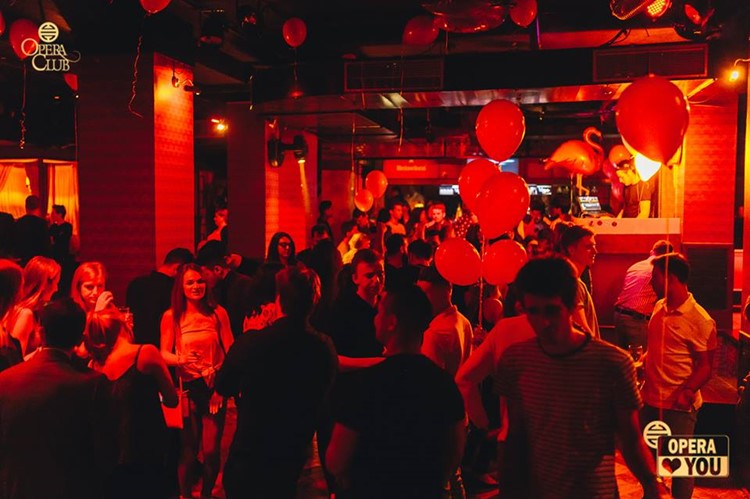 Opera Club nightclub Warsaw dj music crowd party fun night