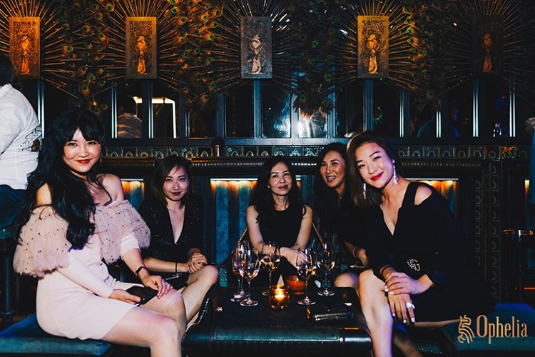 Ophelia nightclub Hong Kong pretty girls ladies celebrating book your own table reserve vip private area now