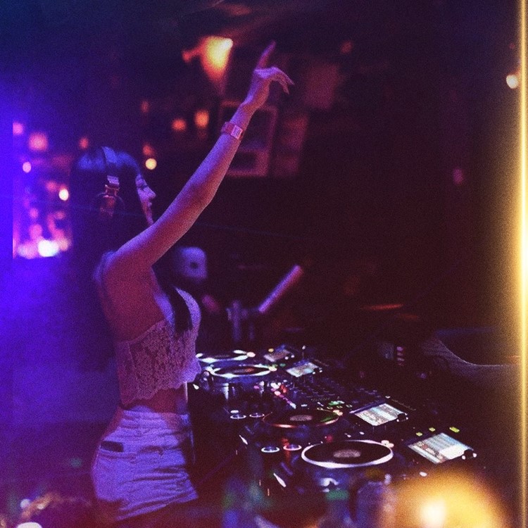 Ora nightclub Dubai book your vip table live dj dance all night 