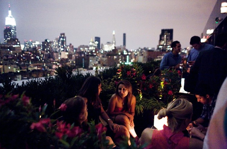 Petrecere la PHD Rooftop Lounge club VIP în New York. Găsește promoteri pentru guest list în Clubbable