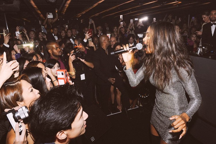 Play nightclub Hong Kong singer