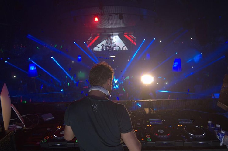 Palazzo Club nightclub Cancun dj mixing music fun party people dancing