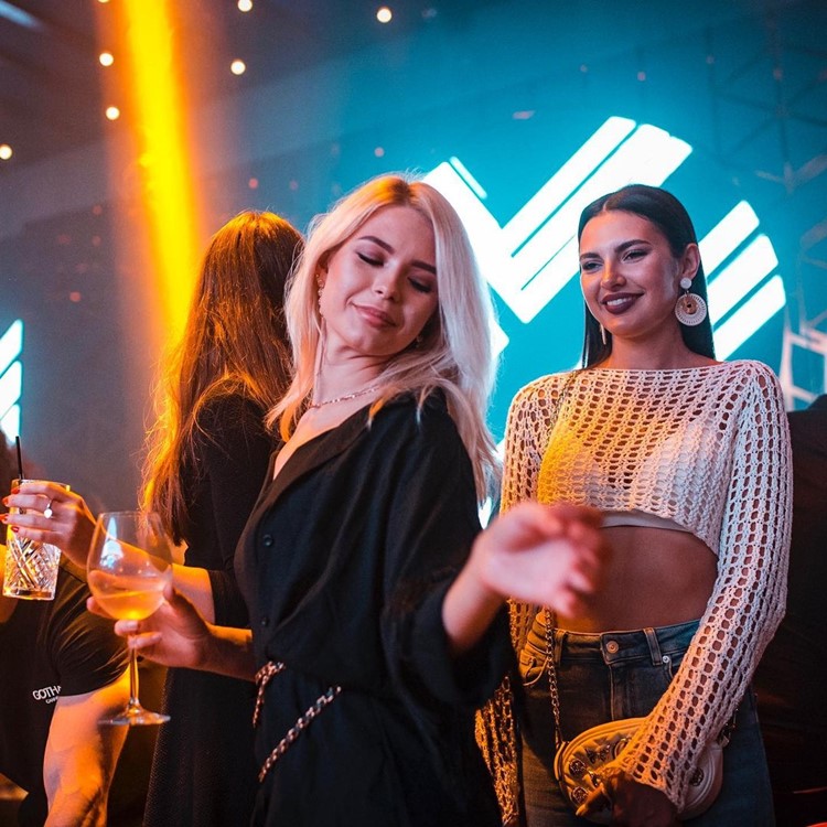 Palm Beach Club in Cannes pretty blonde brunette girls partying event have fun dress up