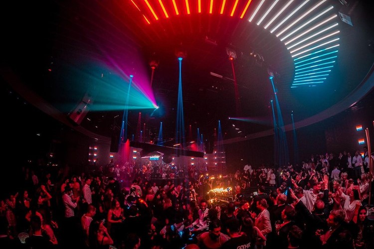 Palm Beach Club in Cannes party crowd music live dj famous artists event