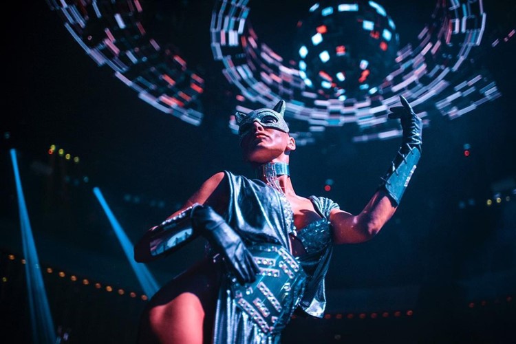 Palm Beach Club in Cannes dancer exotic show fun party tonight where to go out