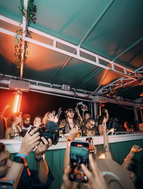 Soirée dans la boîte Palm Tree Club VIP à Miami. Trouvez des promoteurs pour la liste des invités sur Clubbable