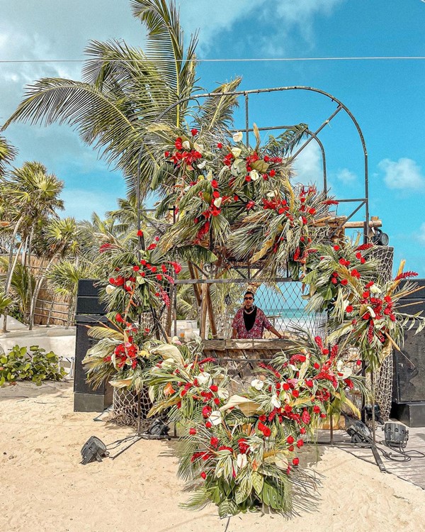 Papaya Playa beach club Tulum dj mixing music techno house party fun event