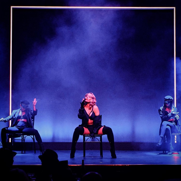 Papillon nightclub Dubai live show dancer event fun nightout