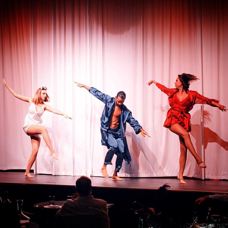 Papillon nightclub Dubai live theatrical show dancers show dinner 