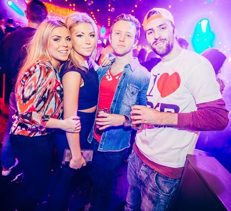 Park Lane Show club nightclub Gothenburg party boys and girls drinking alcohol partying
