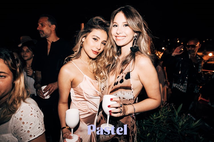 Pastel club Paris pretty blonde girls mini dresses dresscode fashion chic champagne