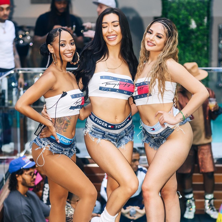 Penthouse club in Los Angeles girls waitresses fun party outdoor LA PH