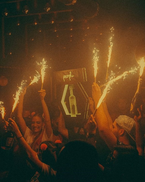 Peopl nightclub Montreal book your own vip table now hen bachelor birthday celebration